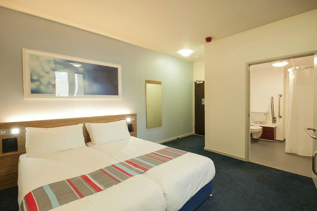 Travelodge London Covent Garden Екстериор снимка