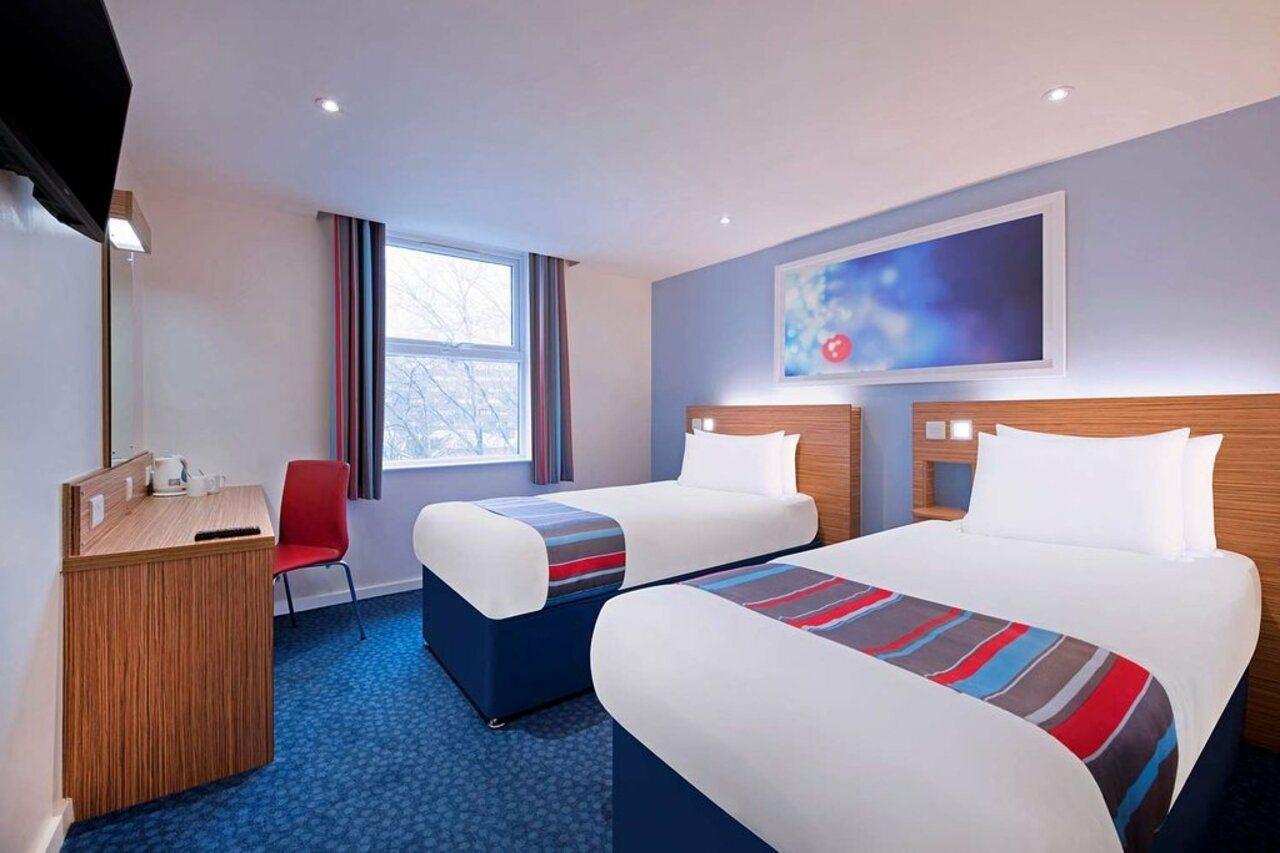 Travelodge London Covent Garden Екстериор снимка
