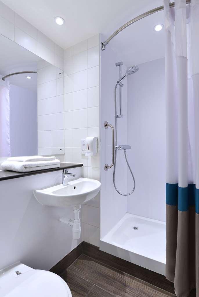 Travelodge London Covent Garden Екстериор снимка