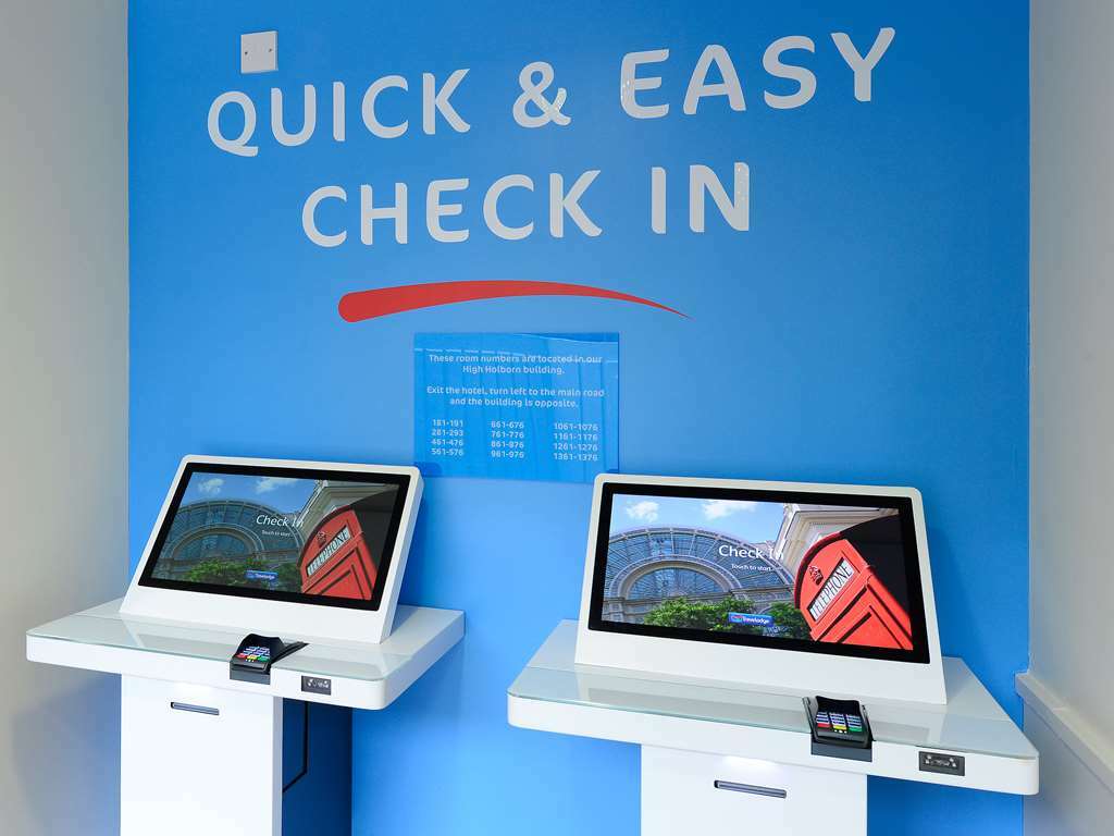 Travelodge London Covent Garden Интериор снимка